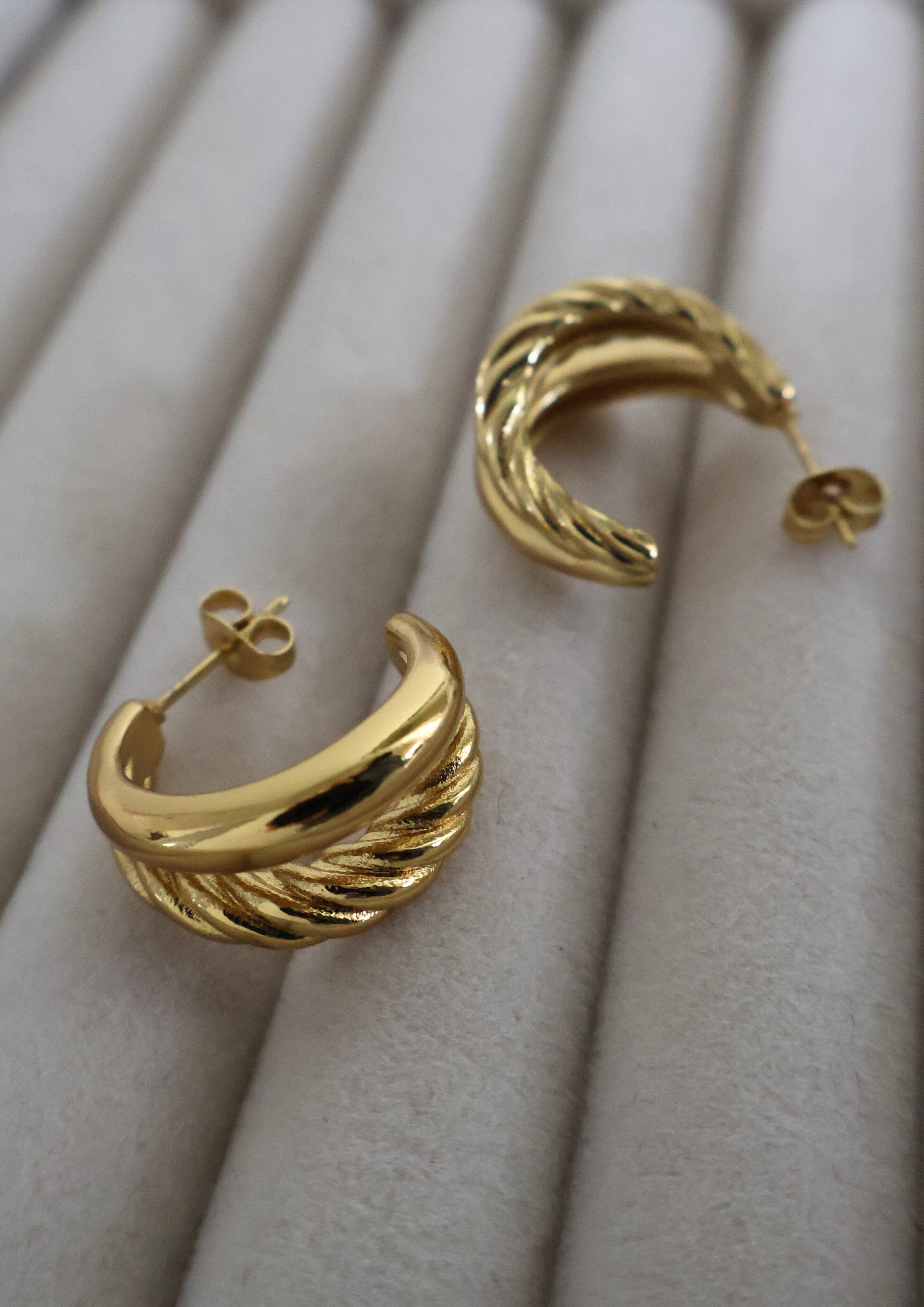 Astra Ohrstecker I GOLD