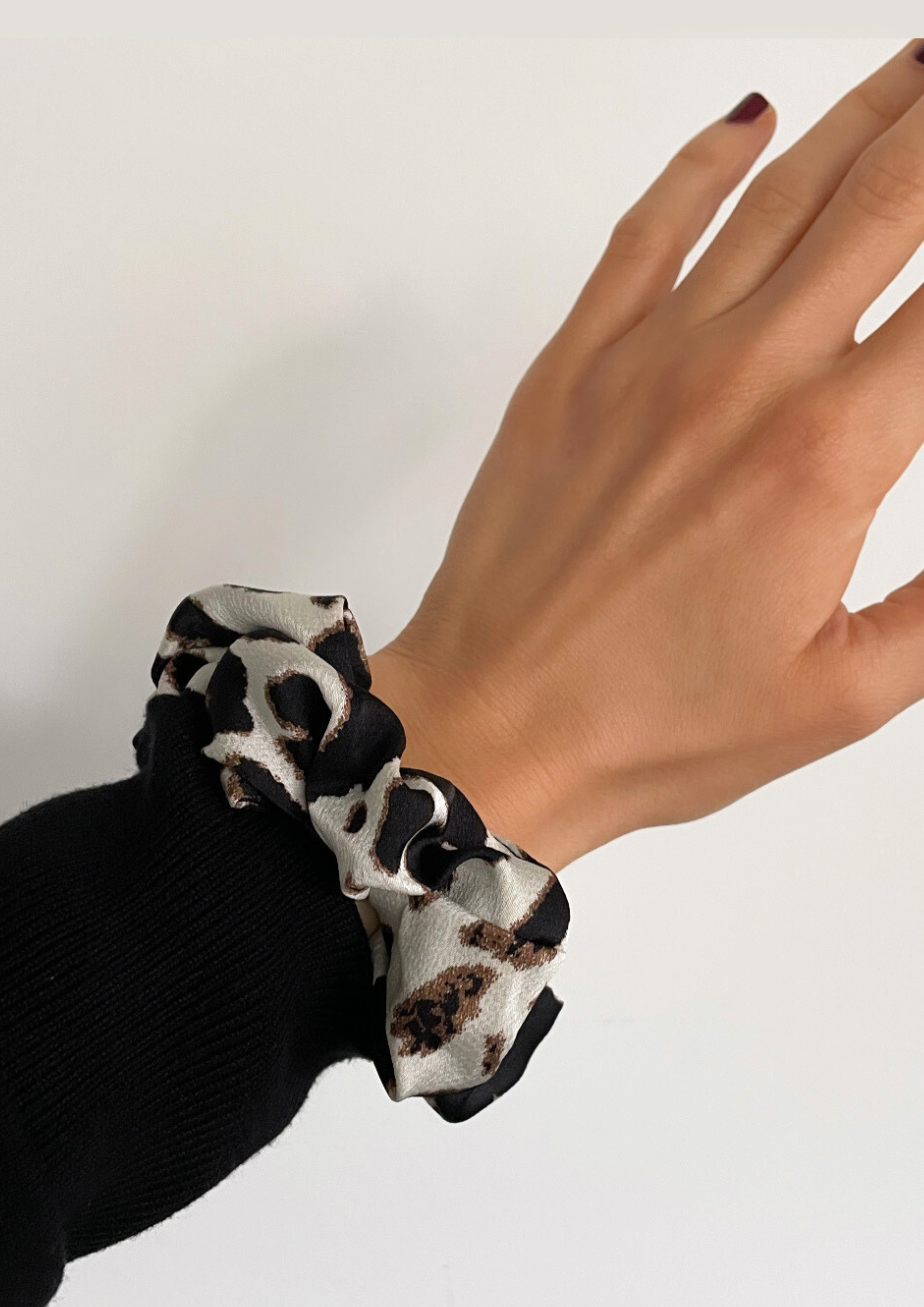 Leo Scrunchie (hell)