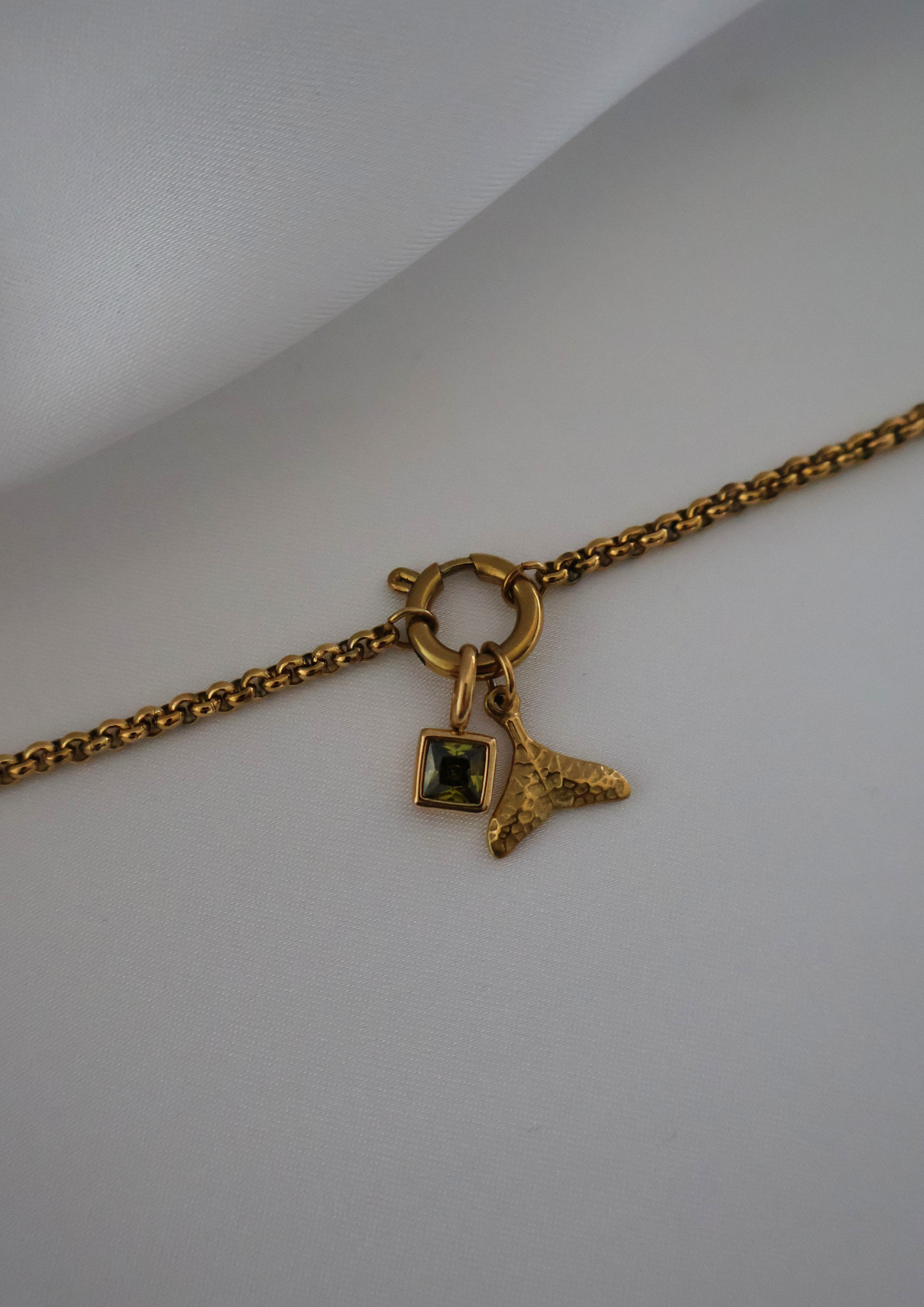 Fishtail Charm I GOLD