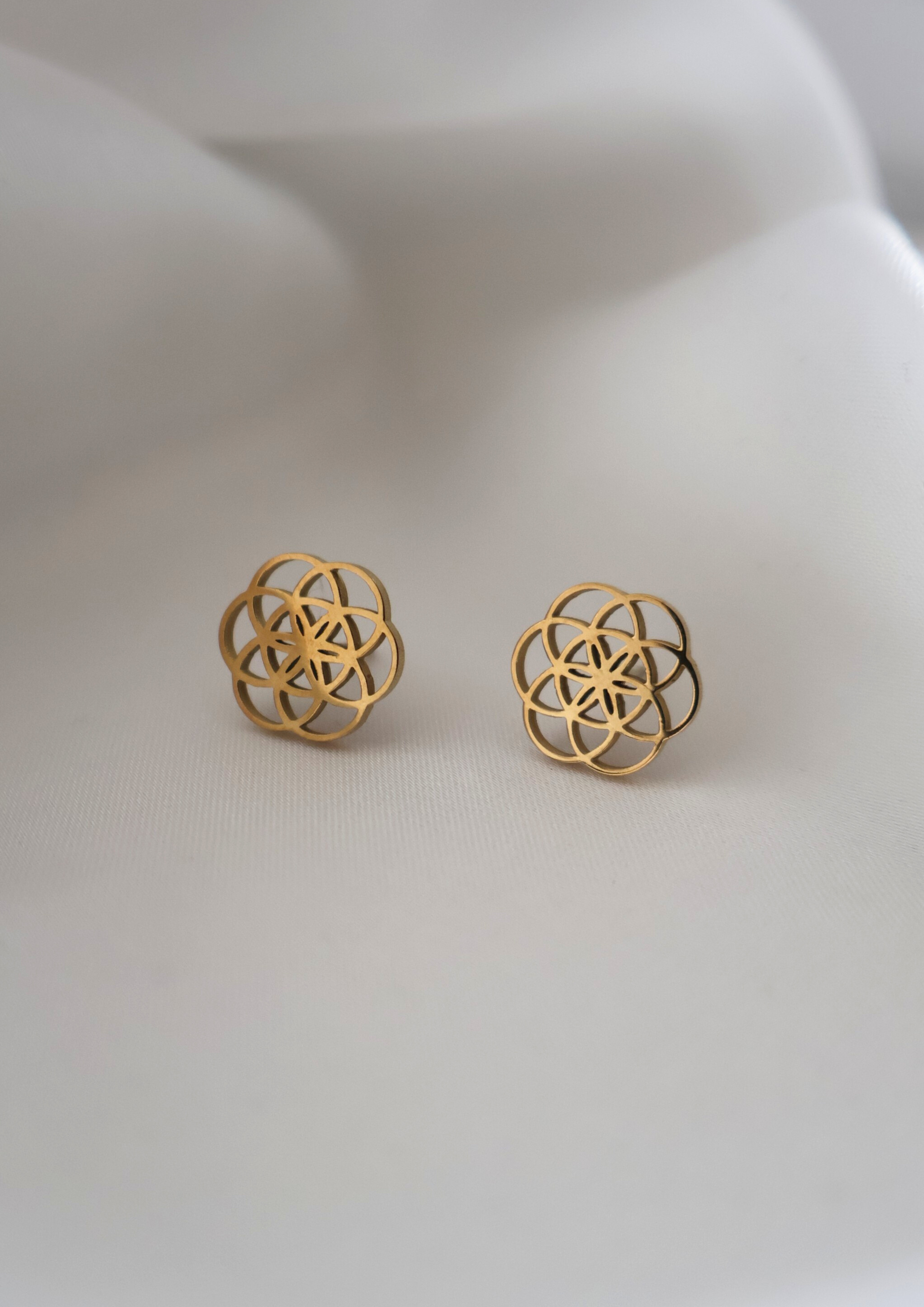 Essence Ohrstecker I Gold