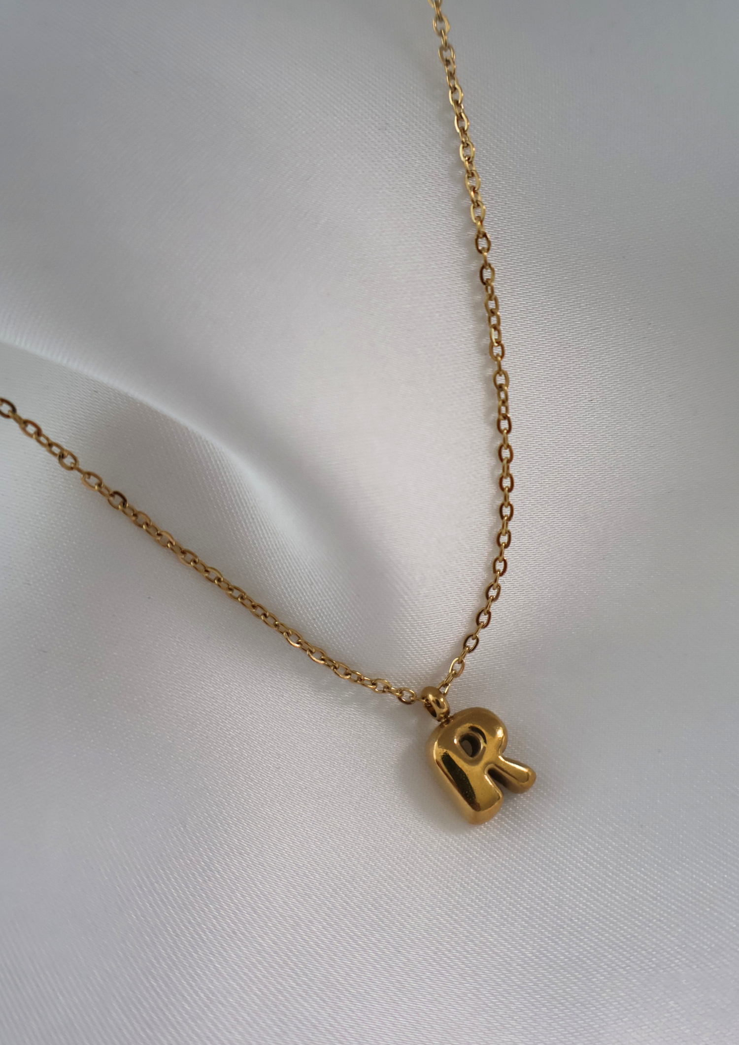 Letter Halskette I Gold