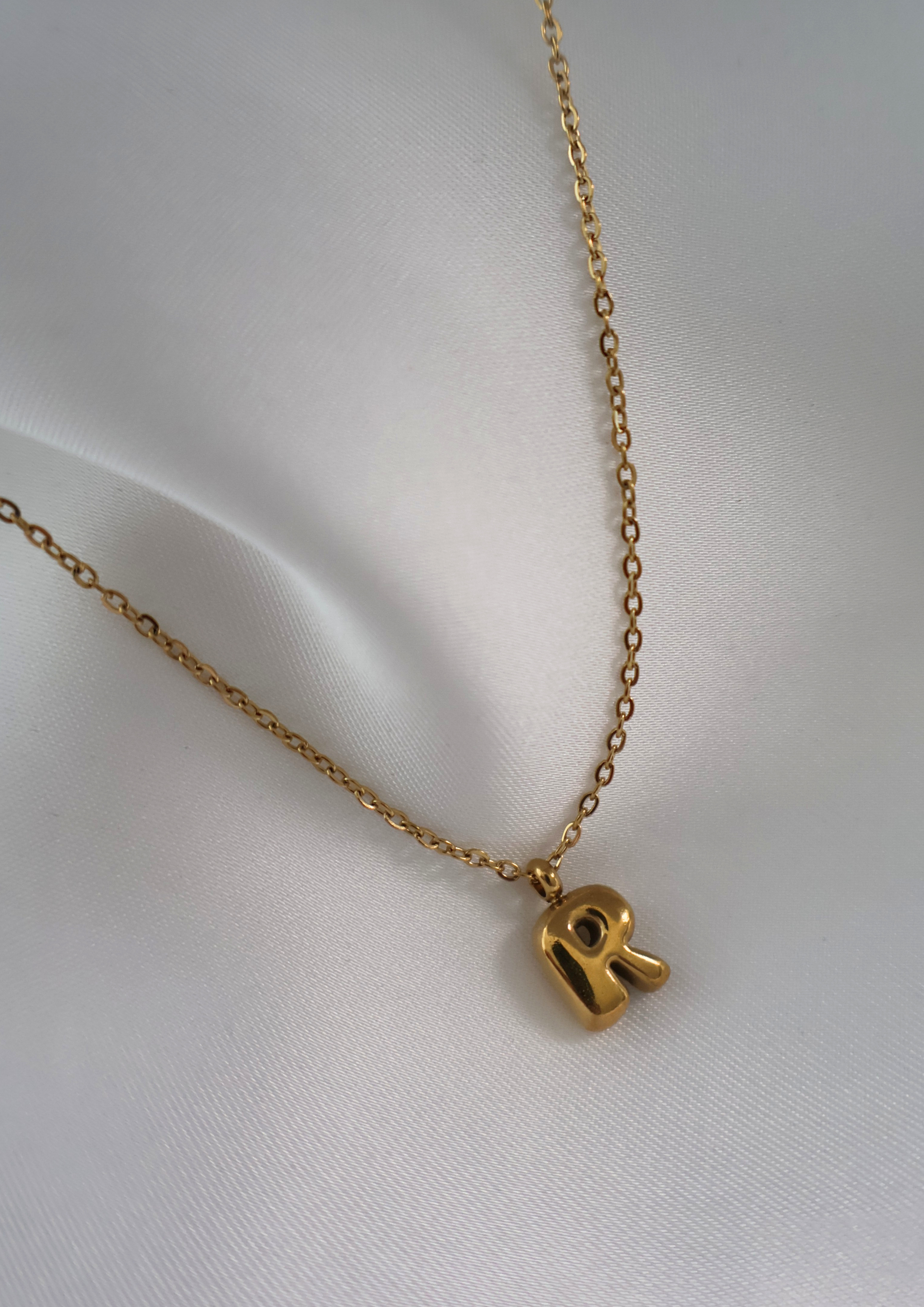 Letter Halskette I Gold