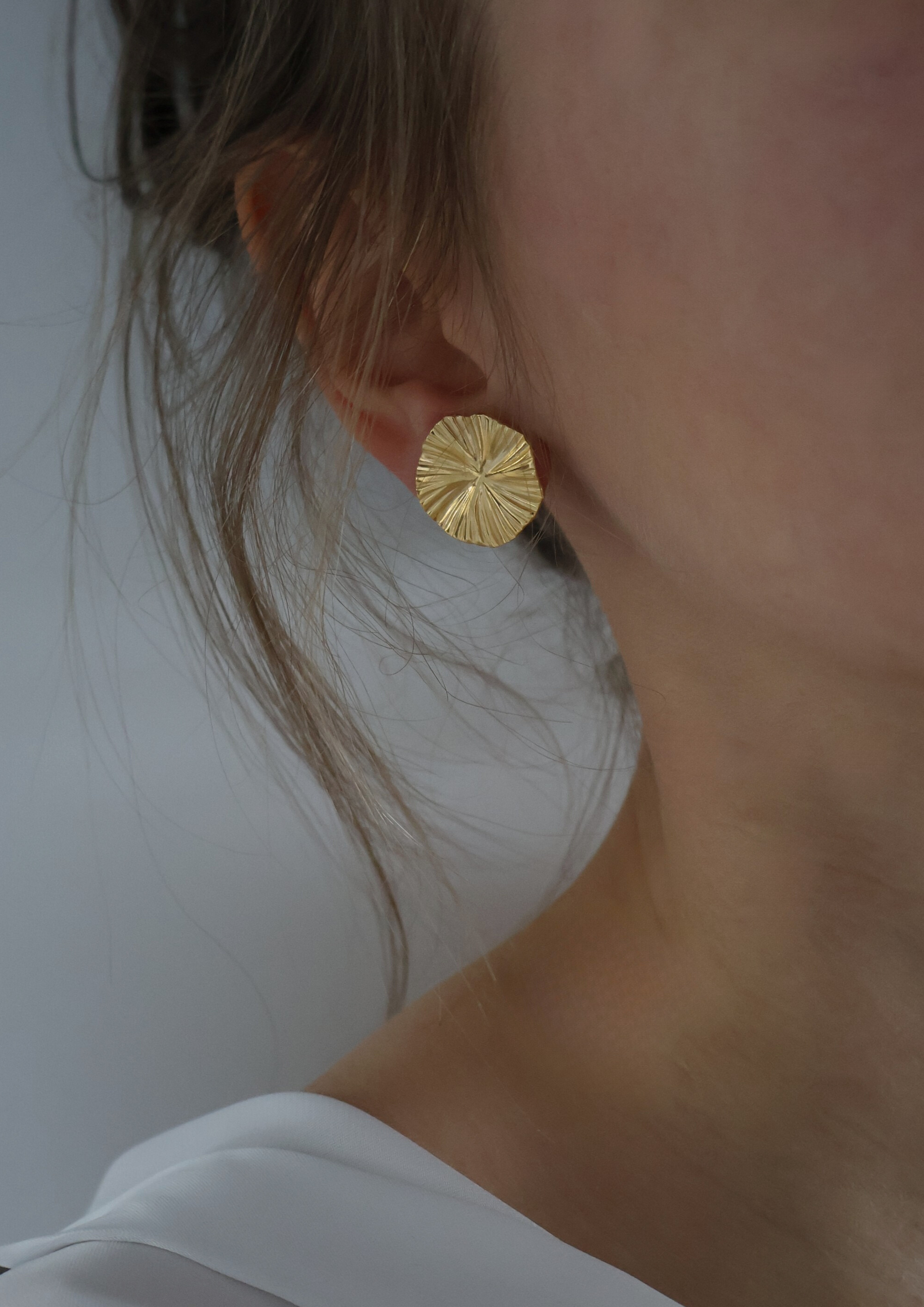 Nuvea Ohrstecker I Gold