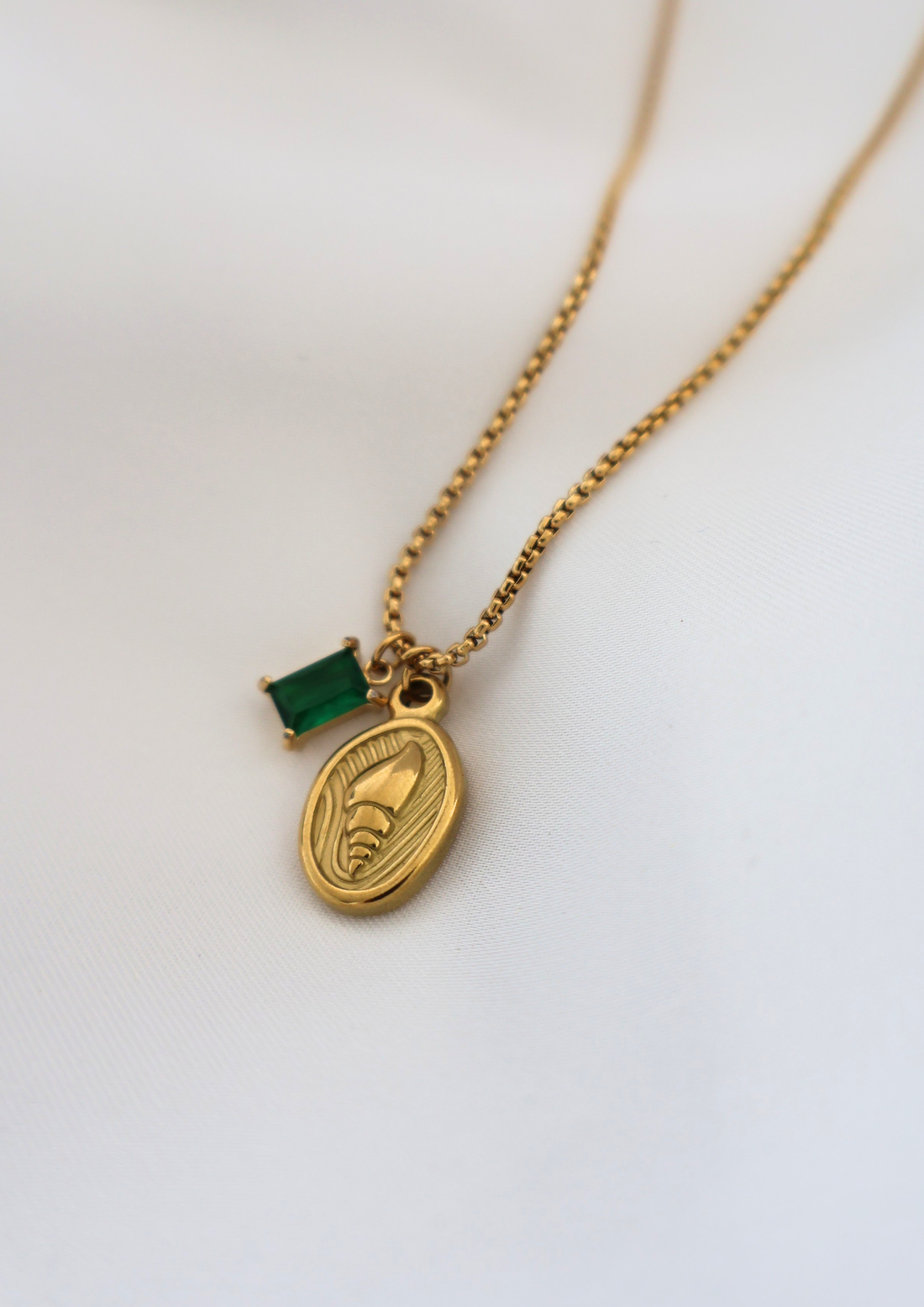 Coastal Charm I Gold