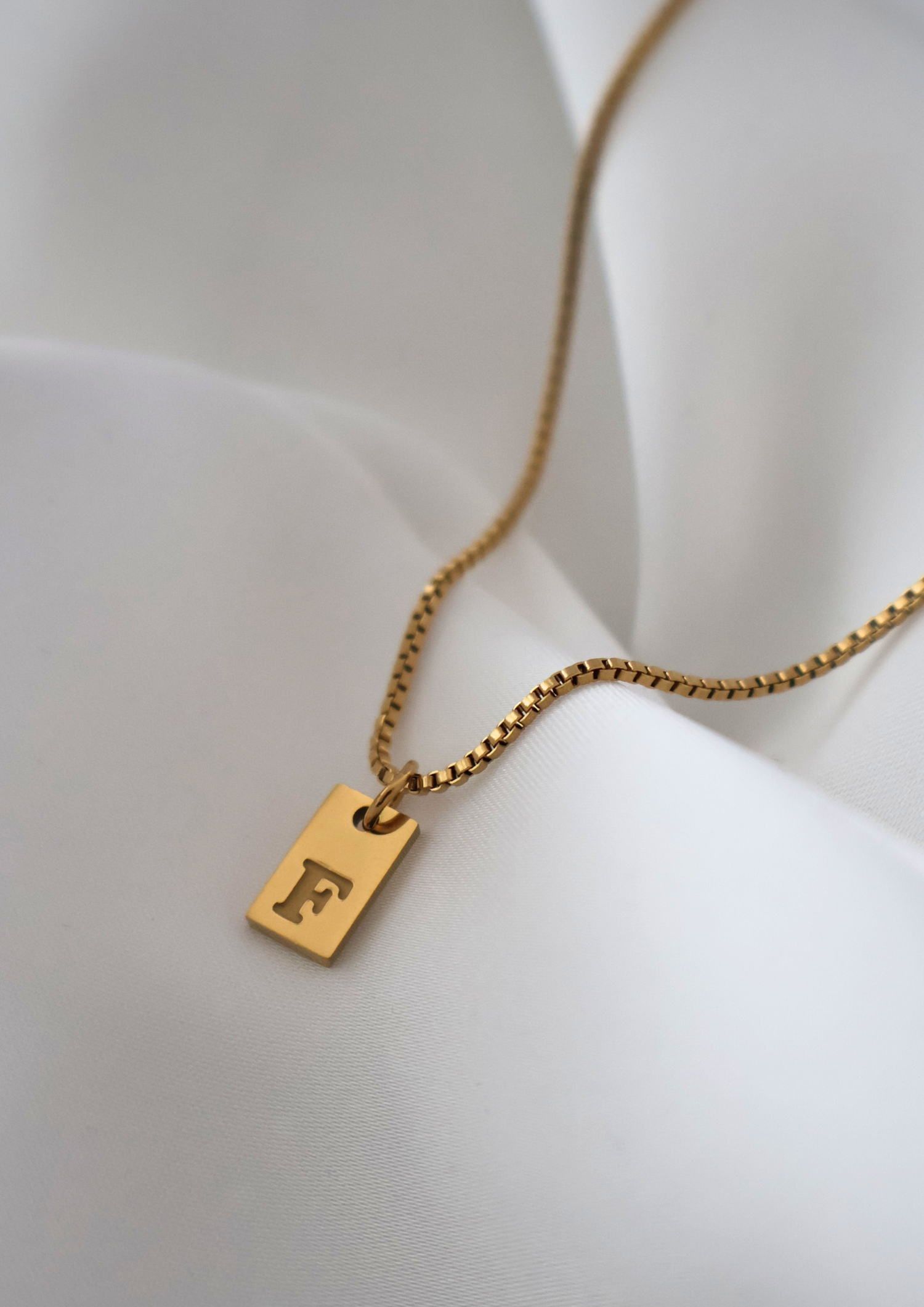 Alpha Halskette I Gold