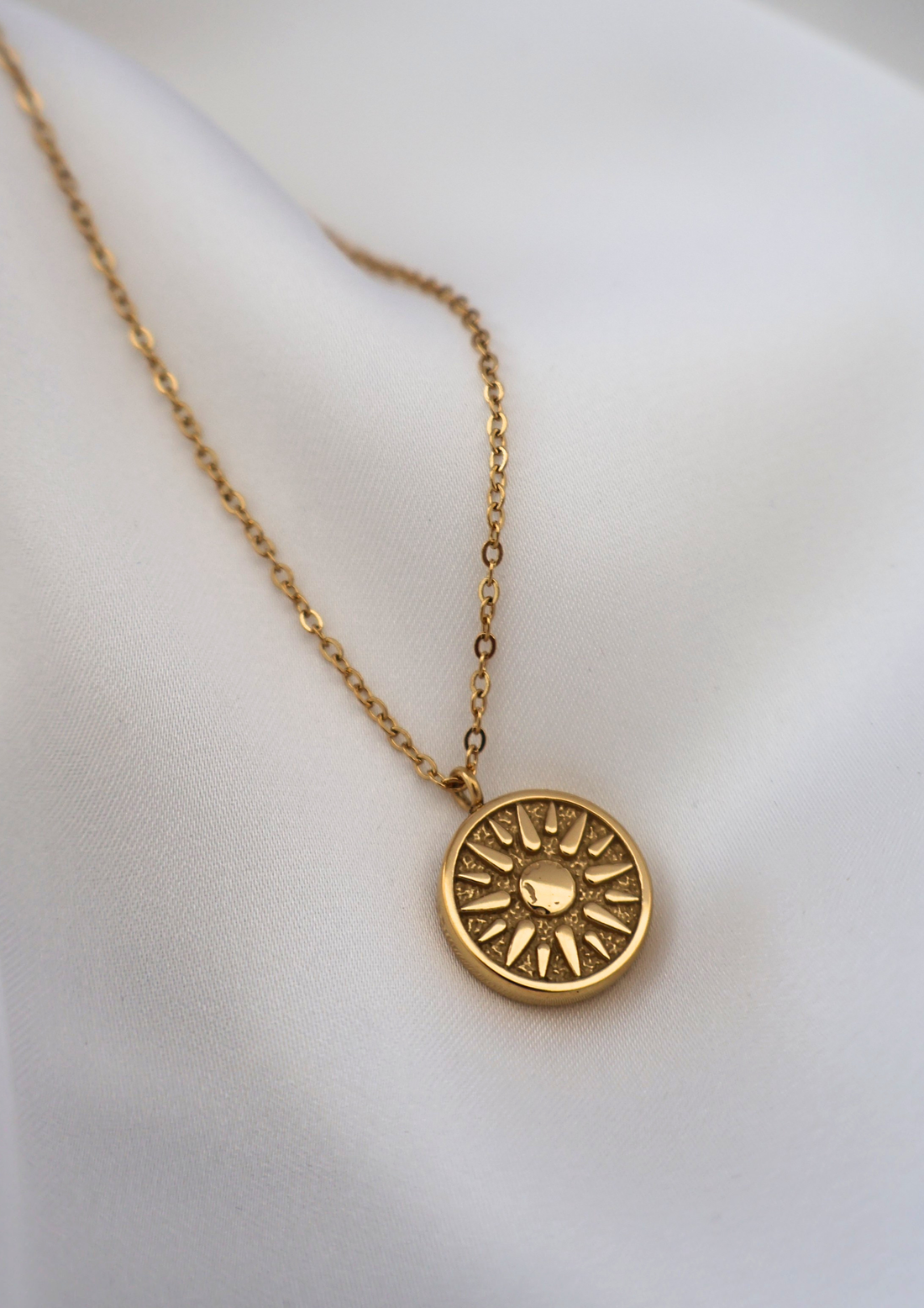 Ionis Halskette I Gold