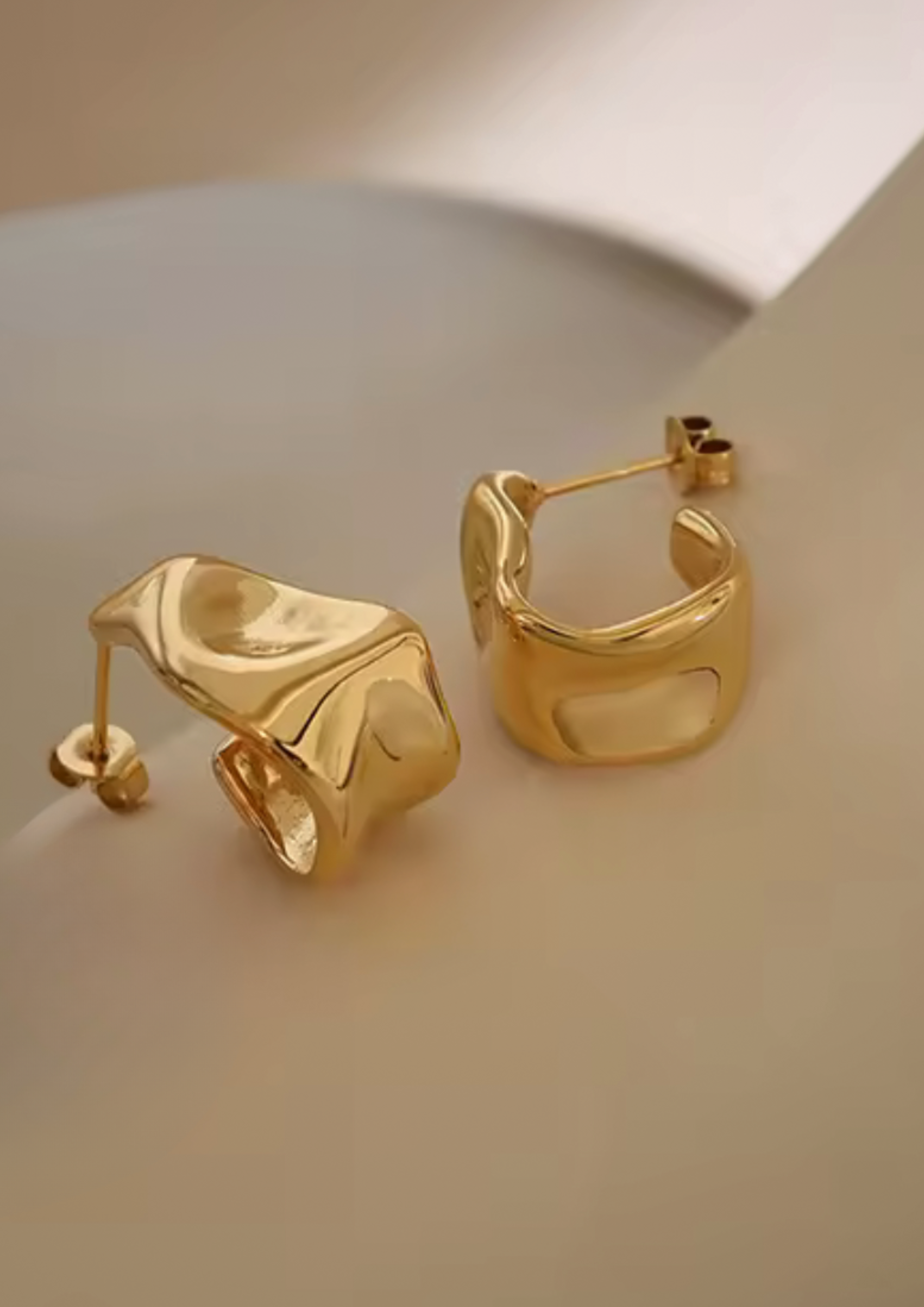 Sculpted Ohrstecker I GOLD