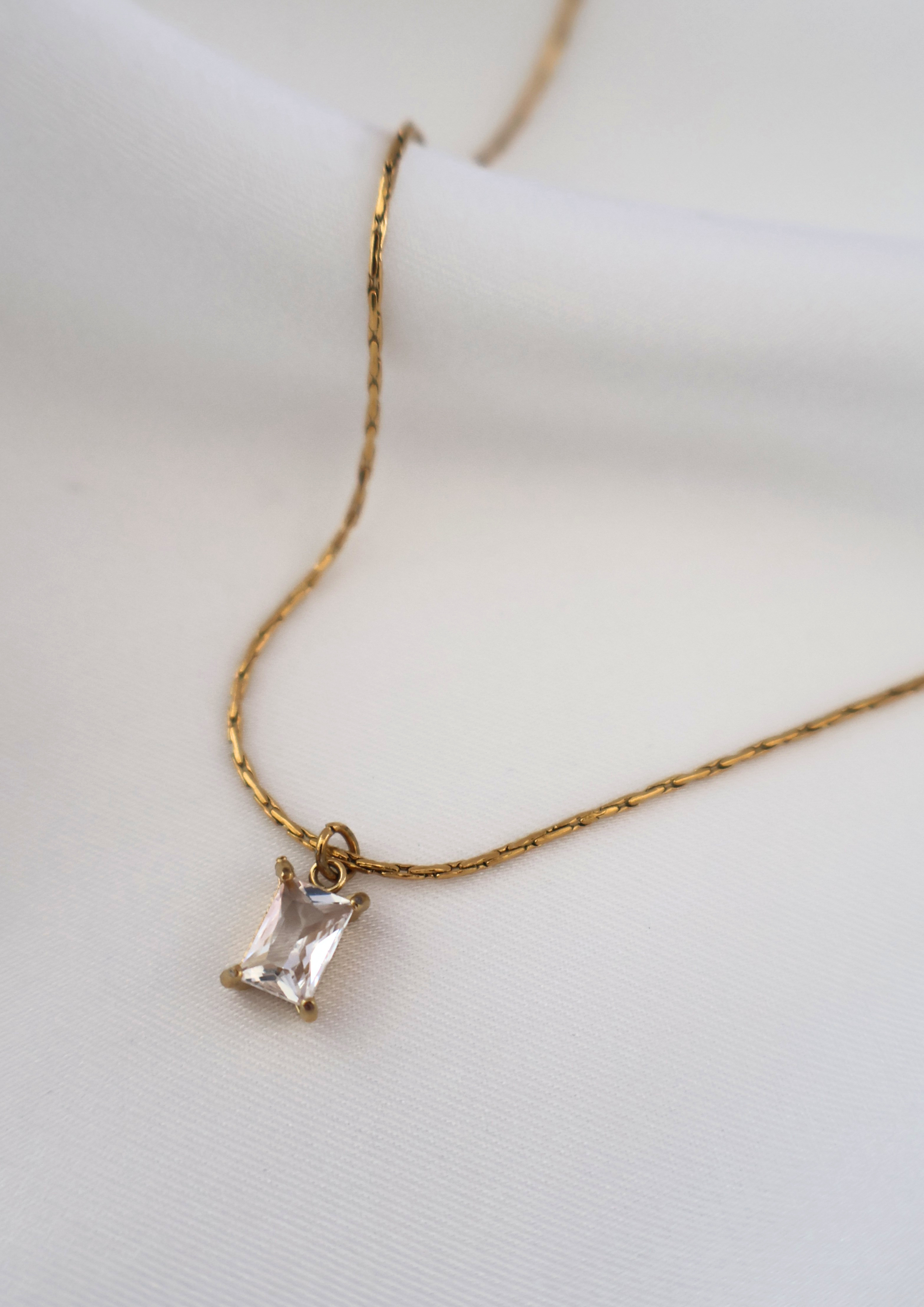Birthstone Halskette I Gold