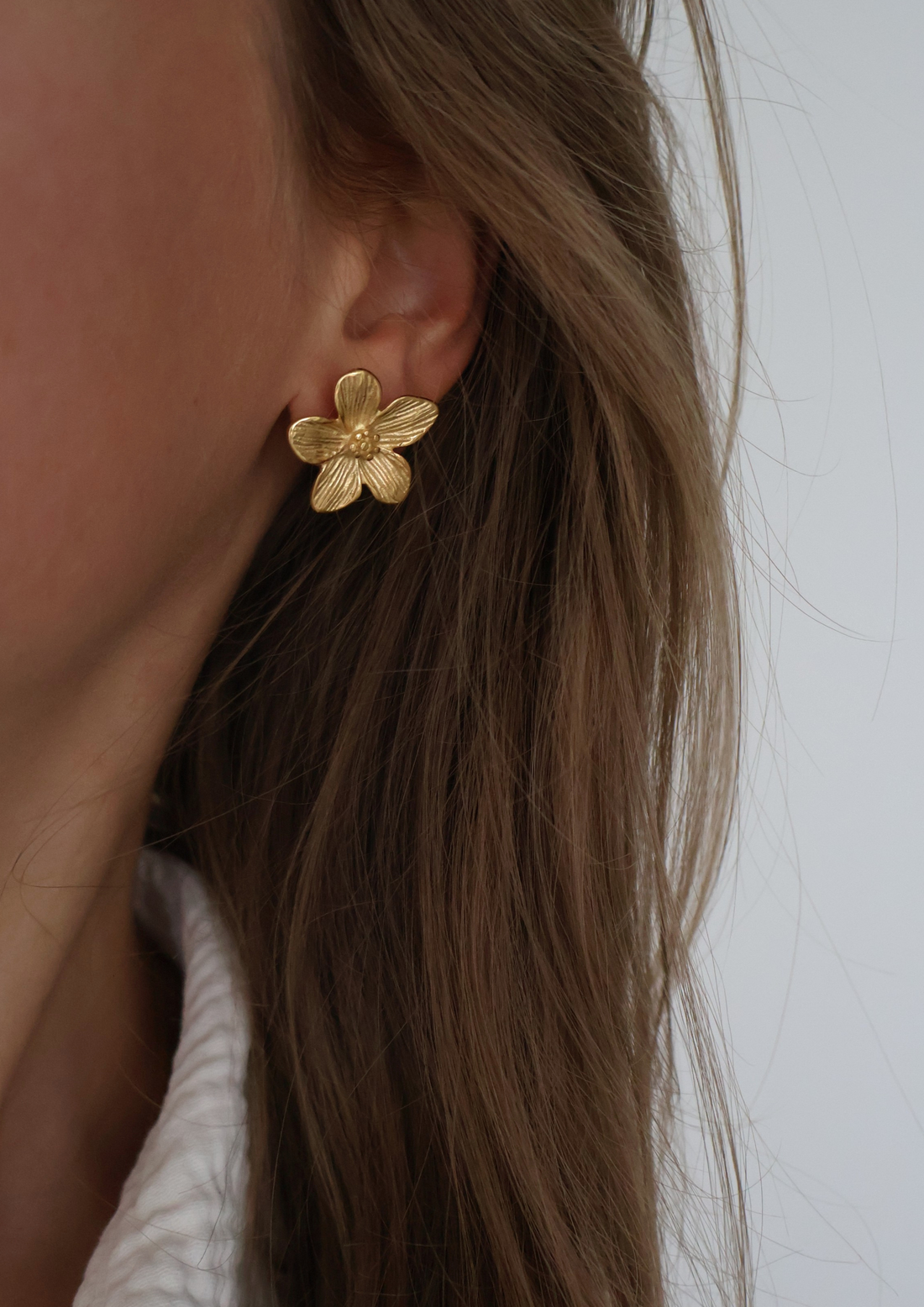 Dahlia Ohrstecker I Gold