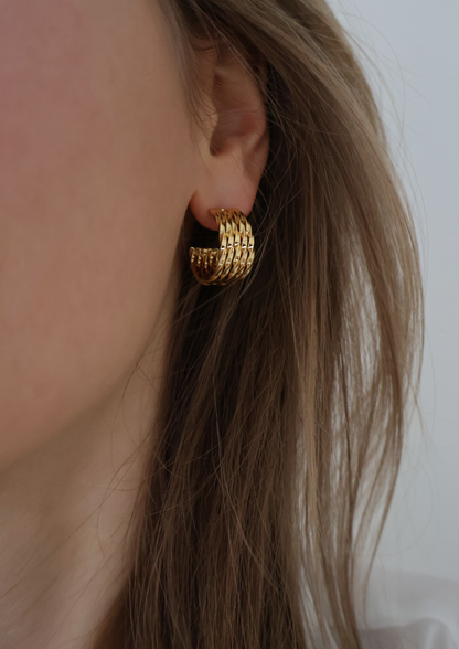 Cyra Ohrstecker I Gold