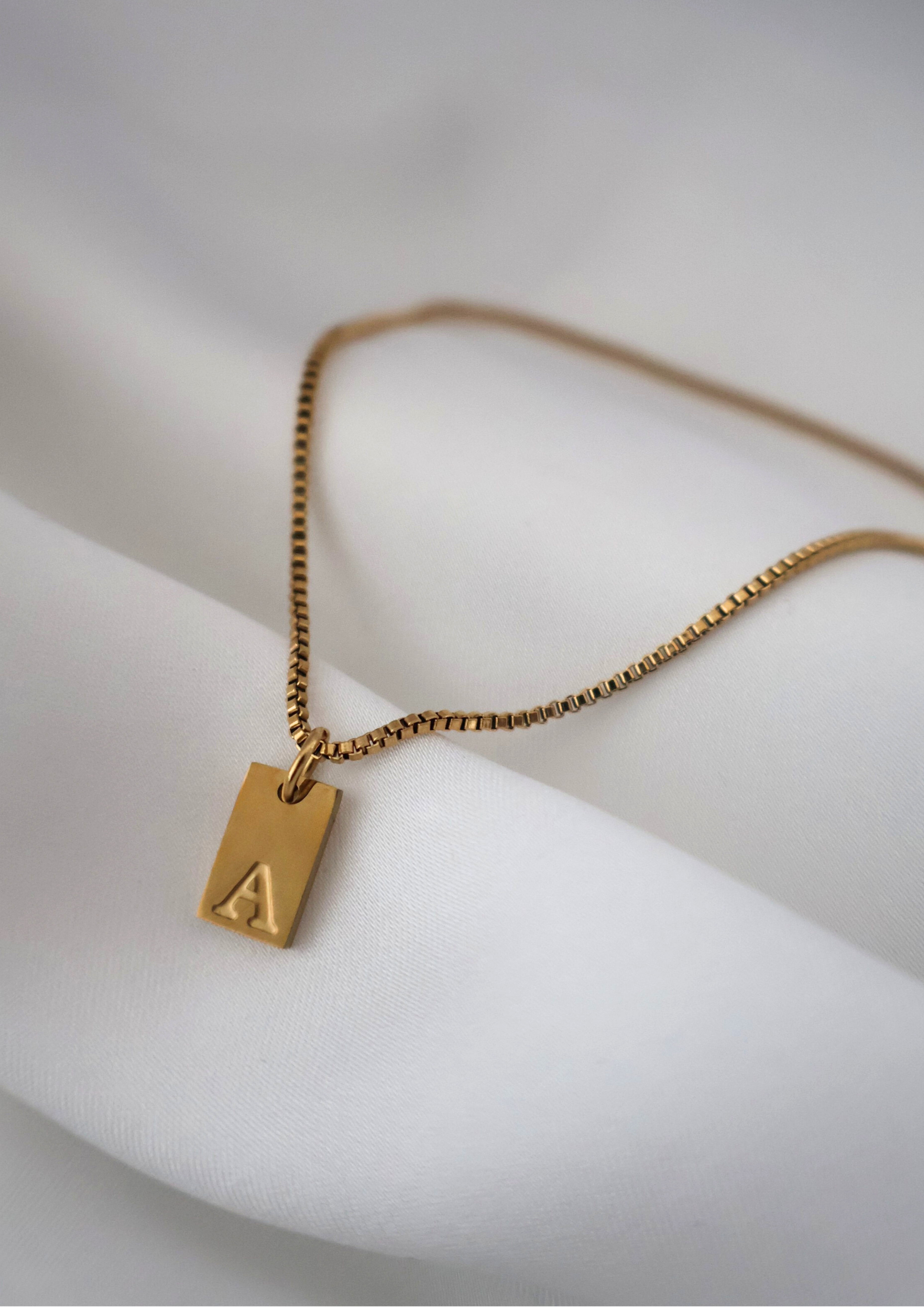 Alpha Halskette I Gold