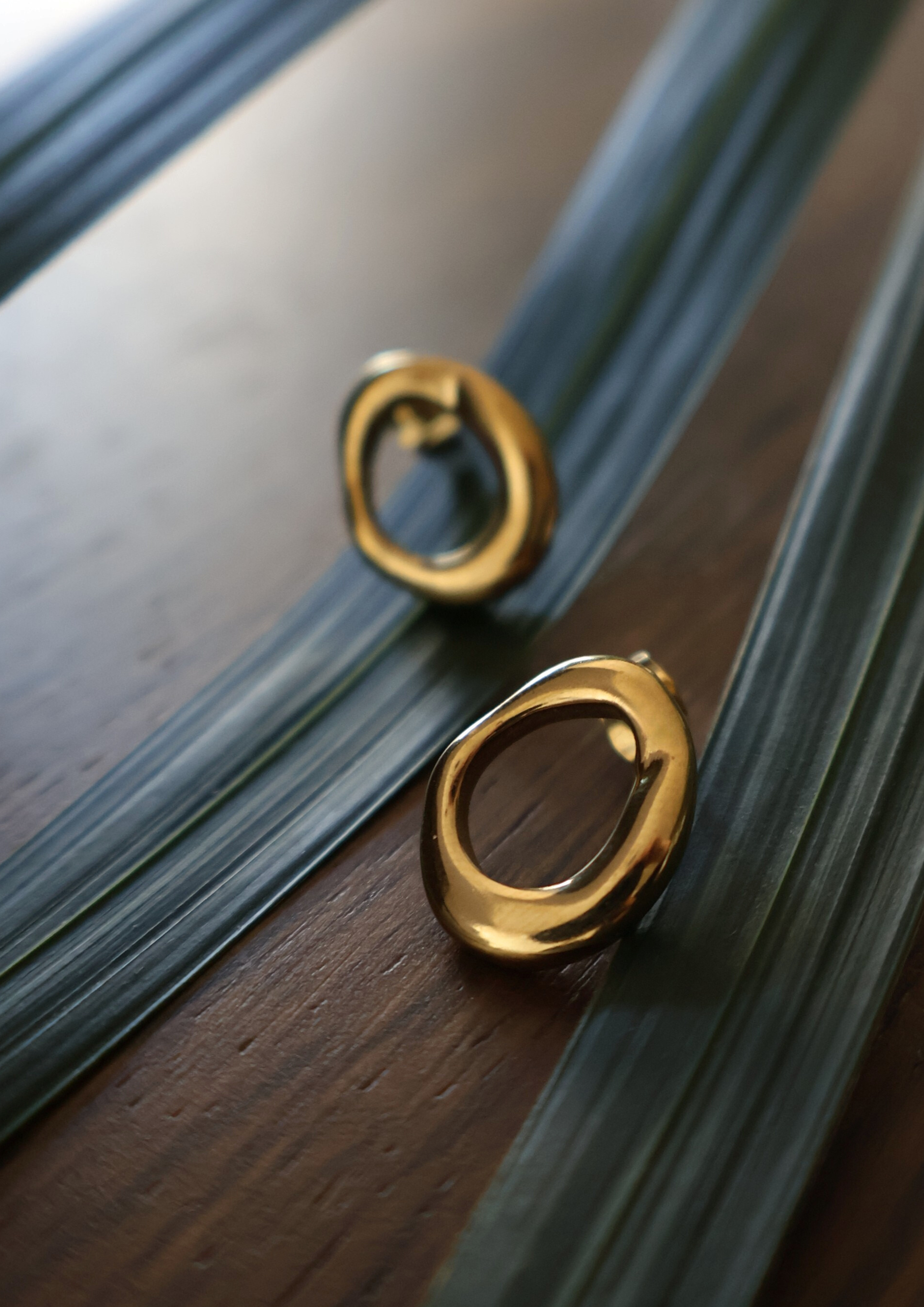 Ovalea Ohrstecker I Gold