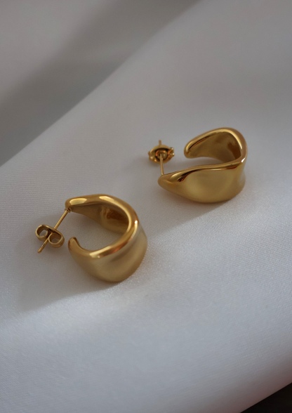 Sculpted Ohrstecker I GOLD