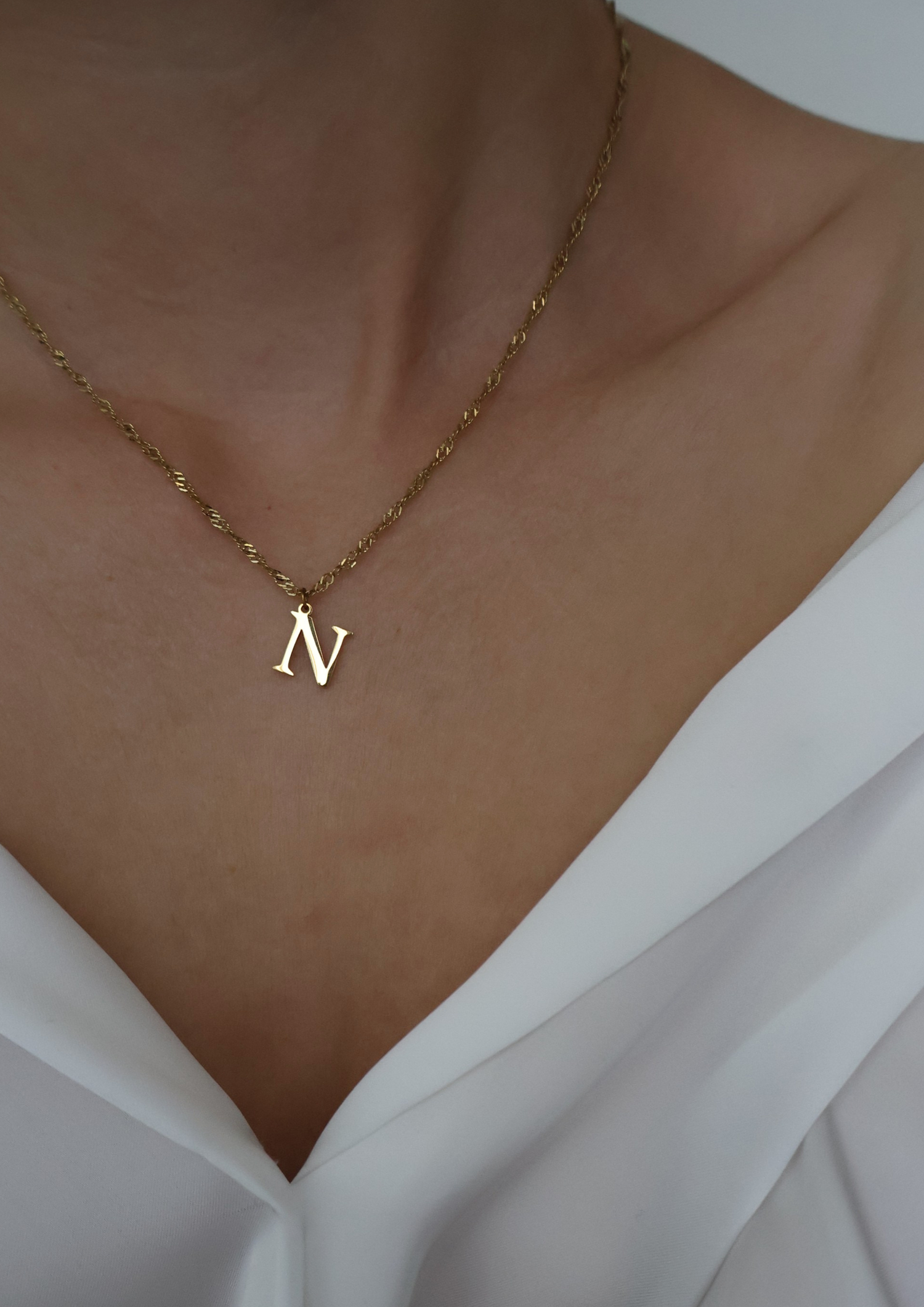 Essential Letter Charm I Gold