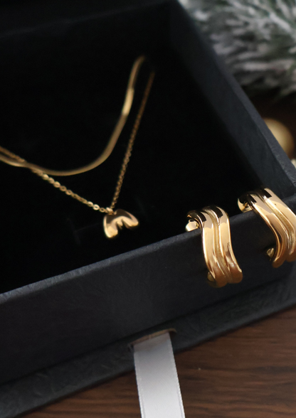 Letter Halskette I Gold