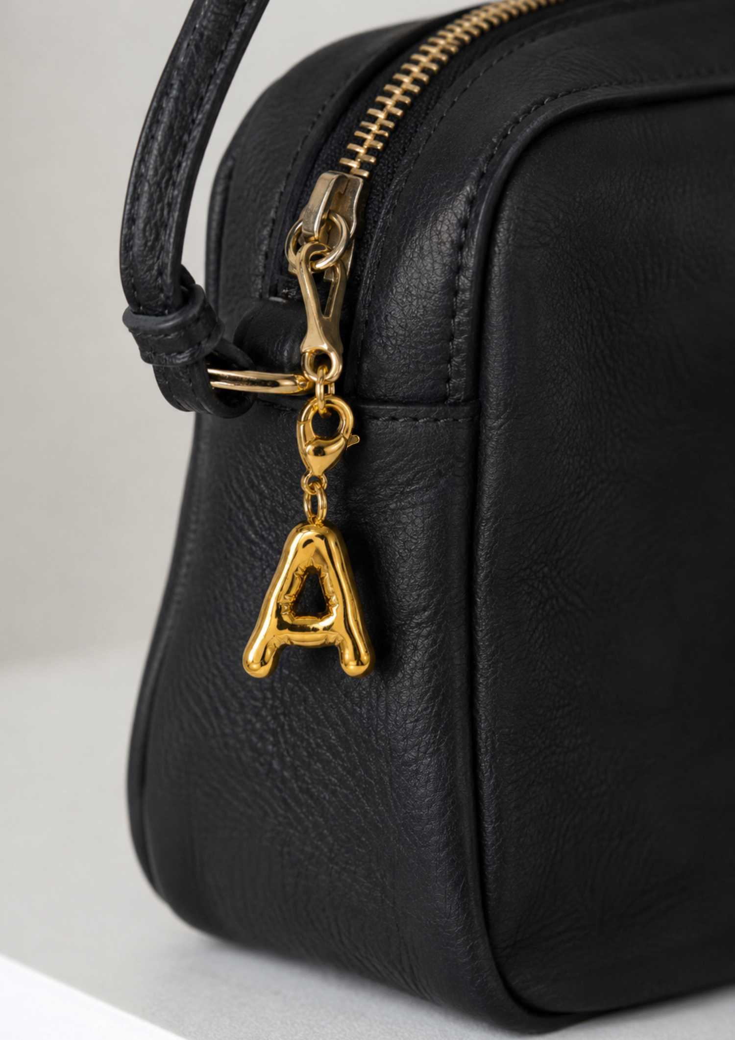 Letter Charm I Gold