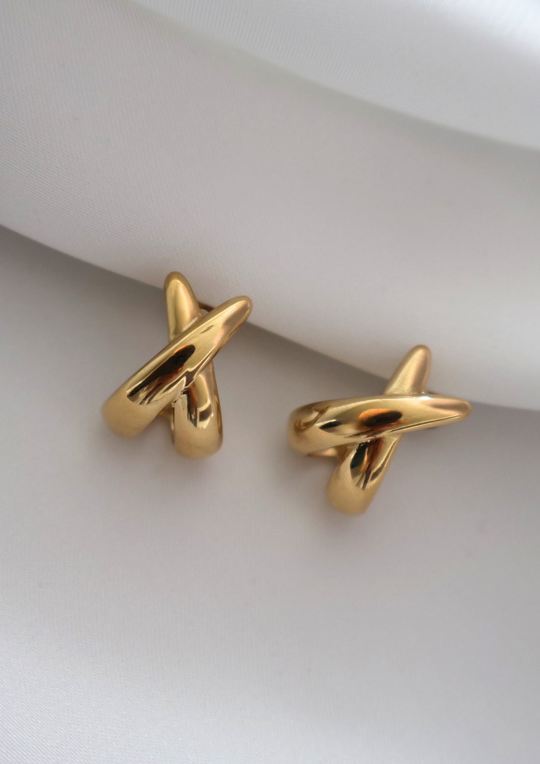 Cross stud earrings I Gold