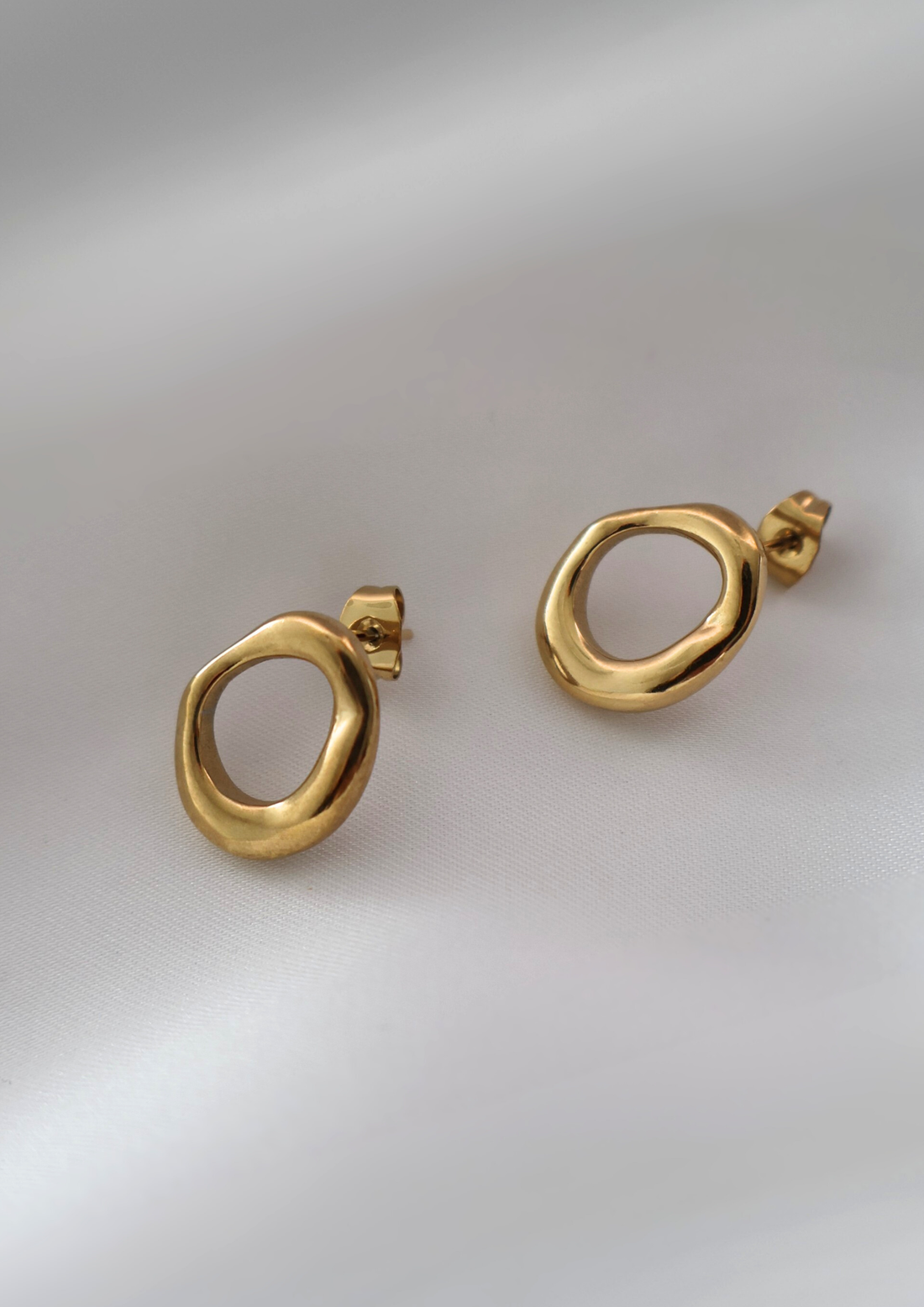 Ovalea Stud Earrings I Gold