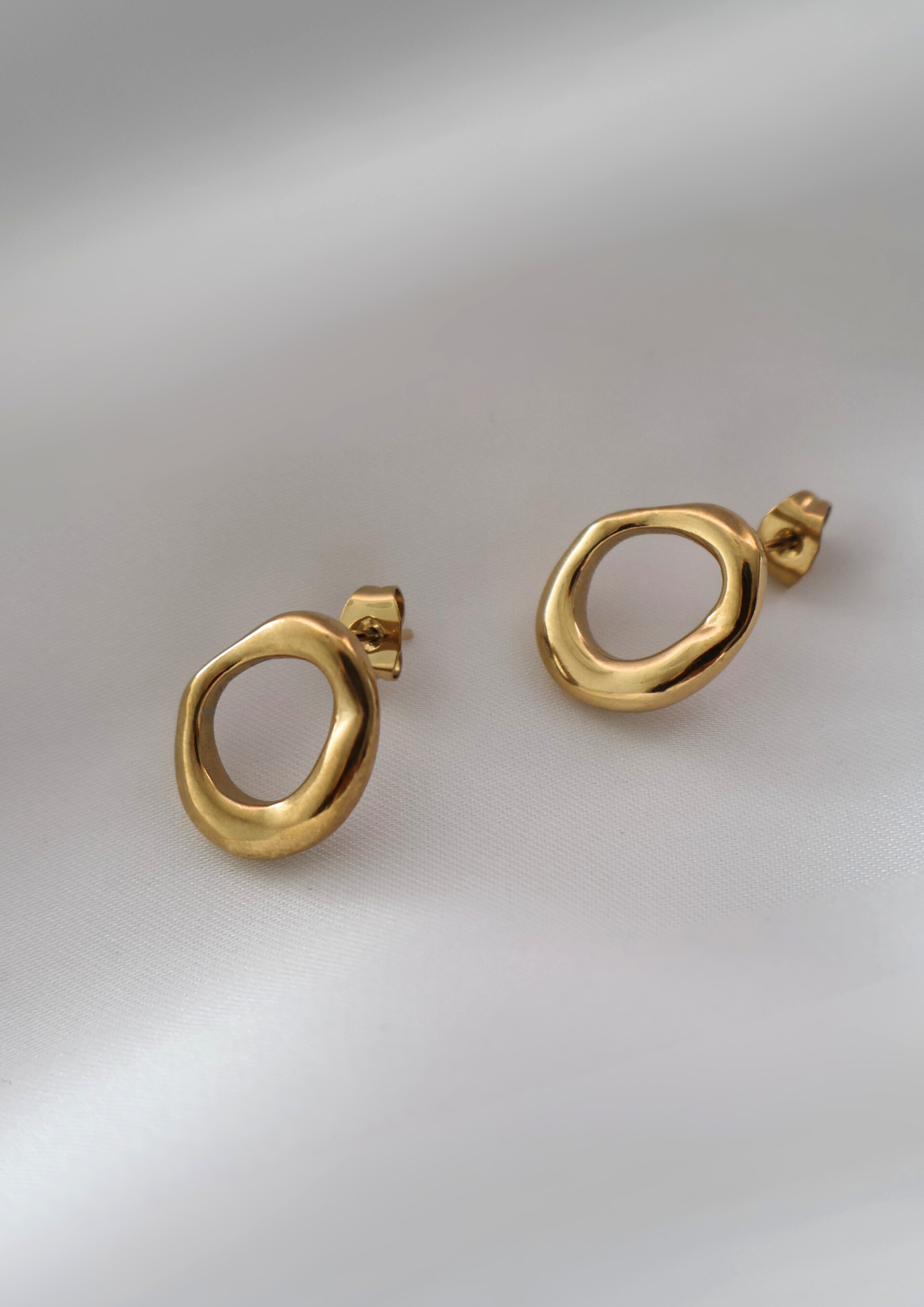 Ovalea Ohrstecker I Gold