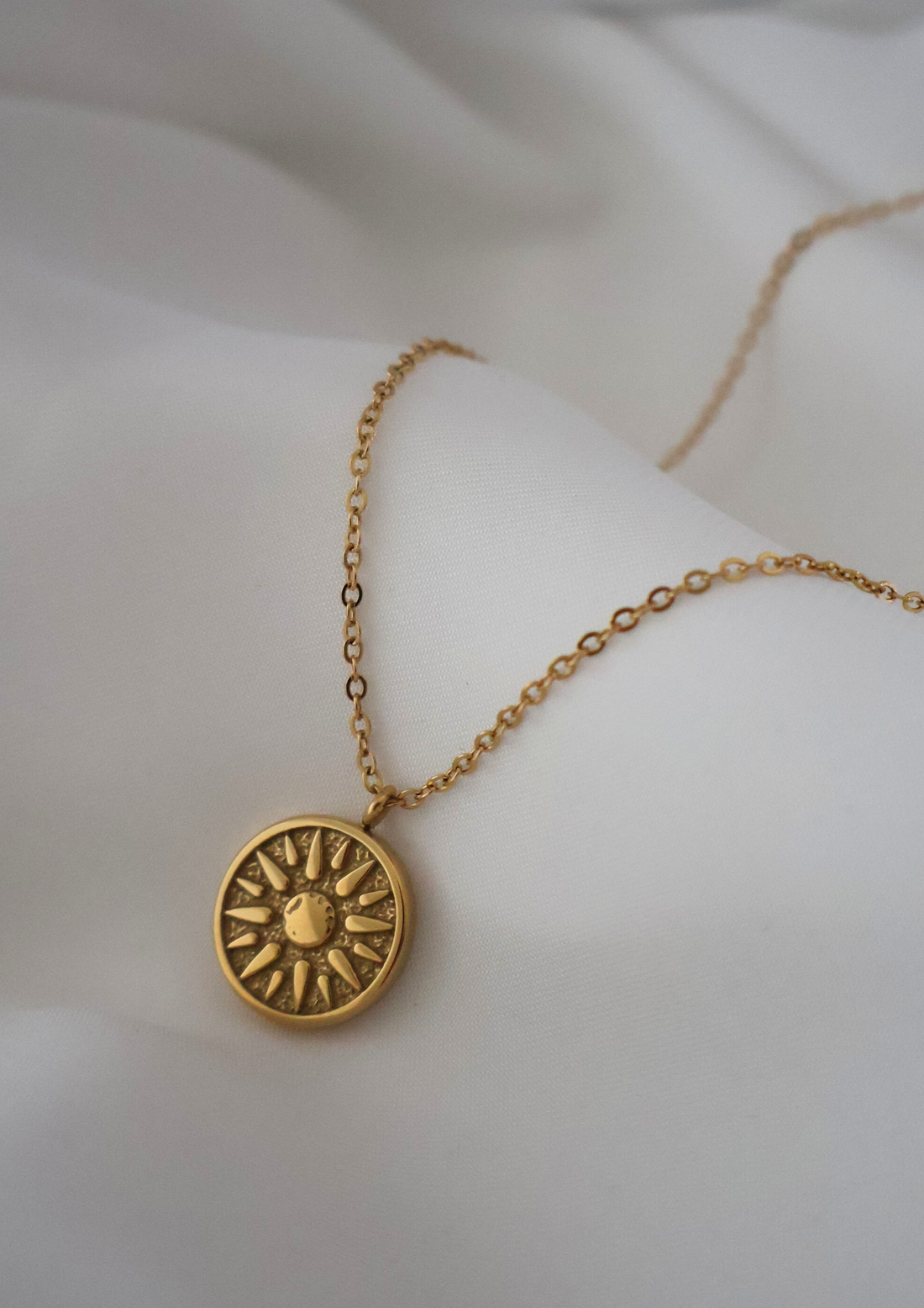 Ionis Halskette I Gold