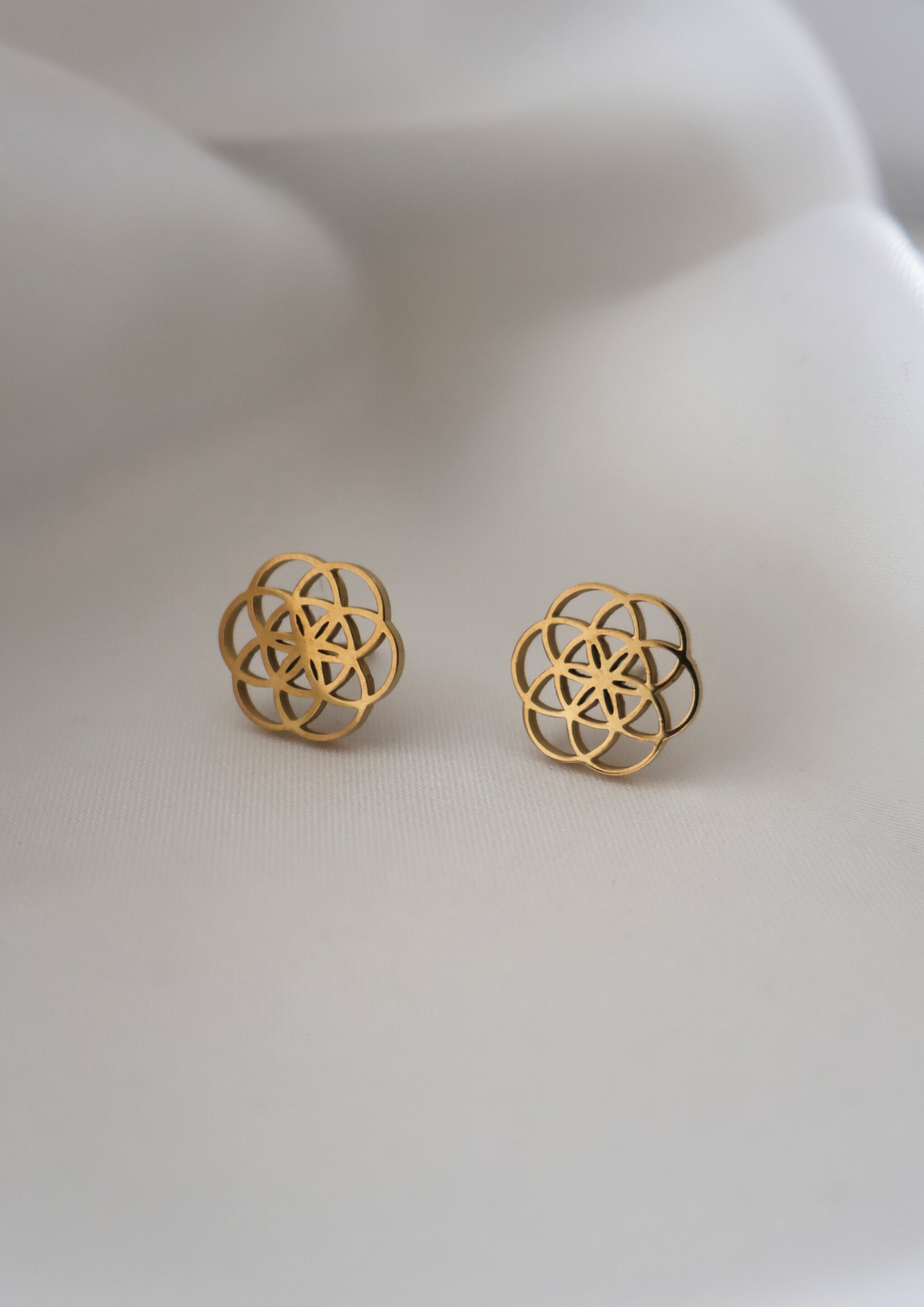 Essence Ohrstecker I Gold