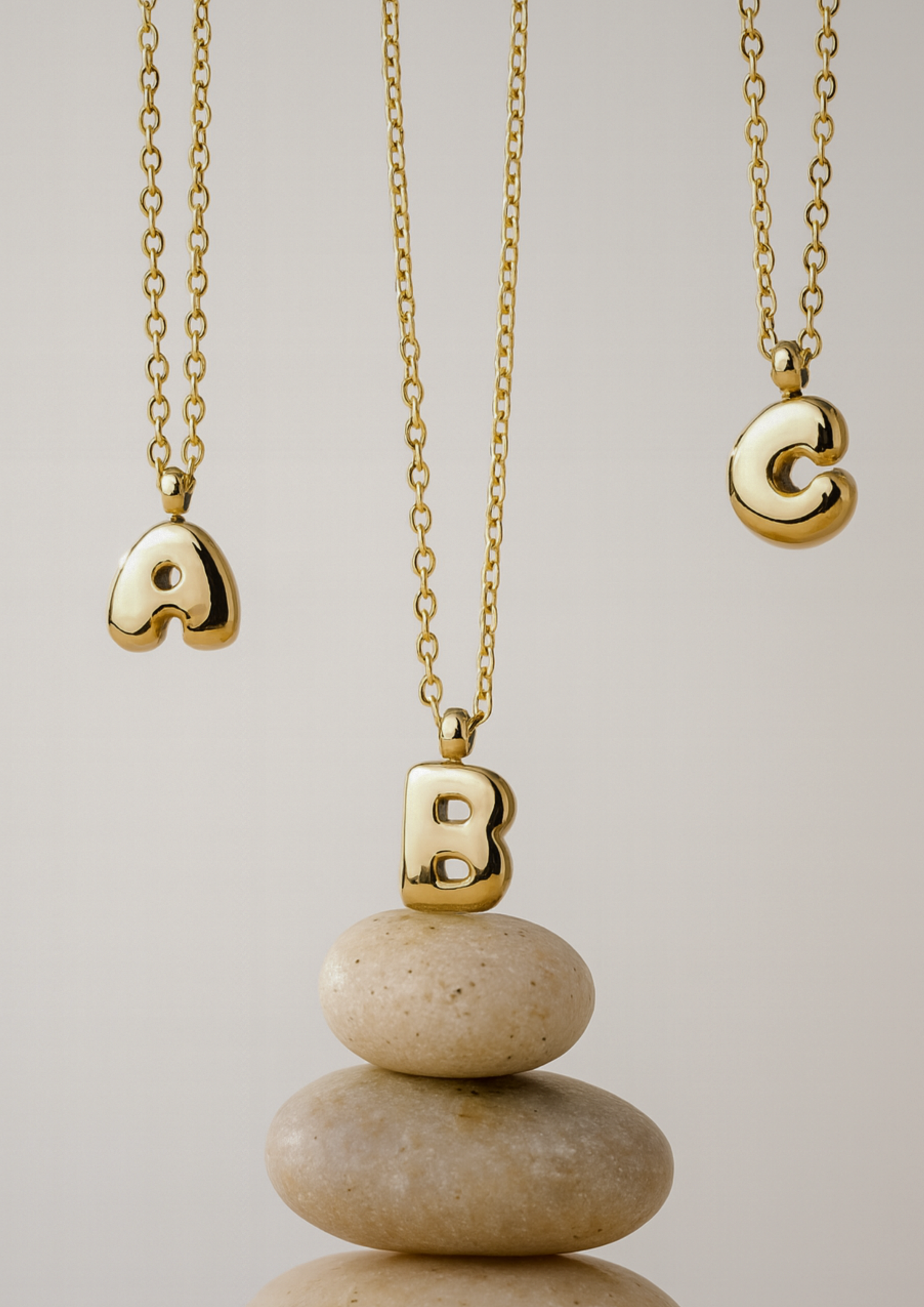 Letter Halskette I Gold