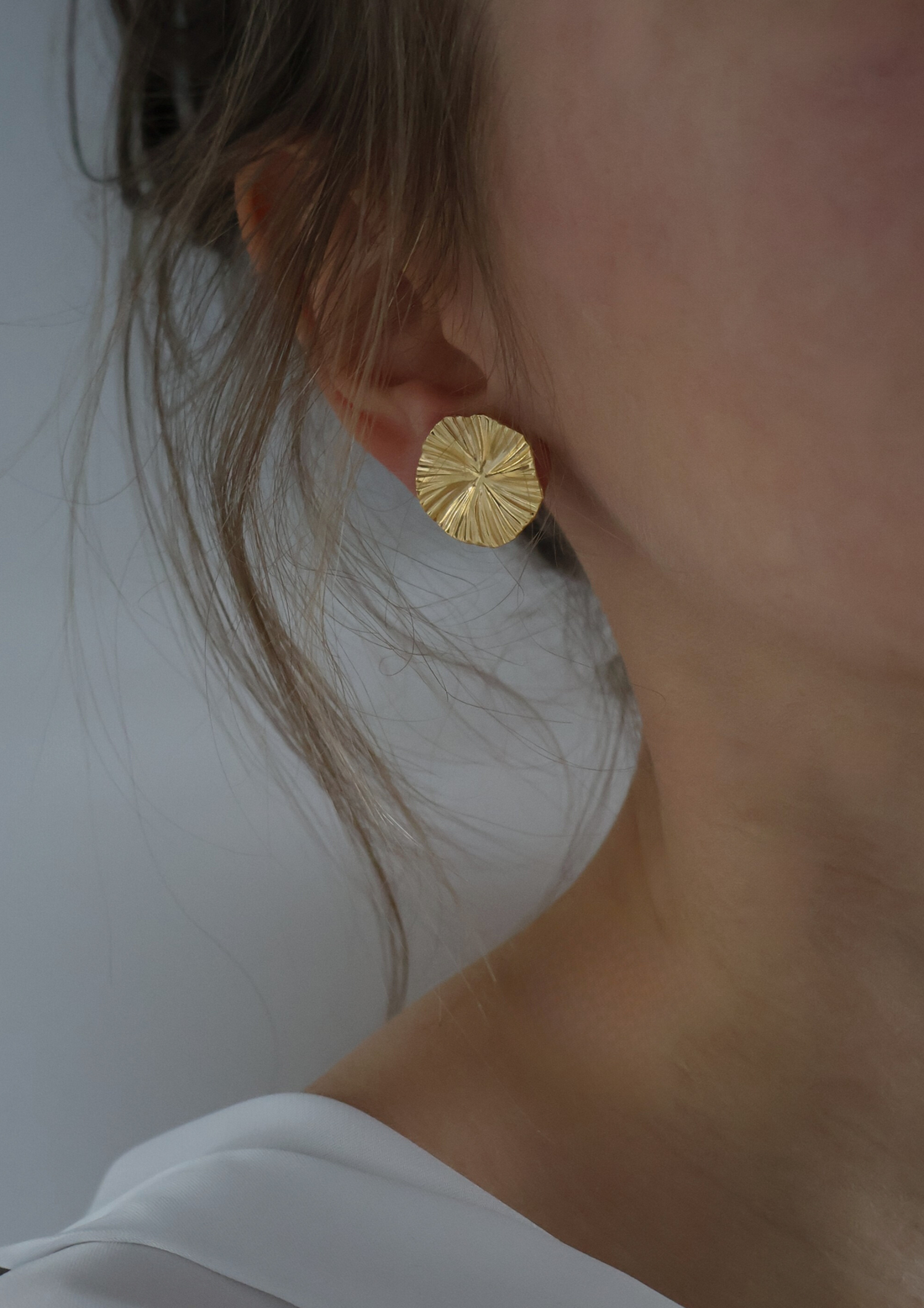 Nuvea Ohrstecker I Gold